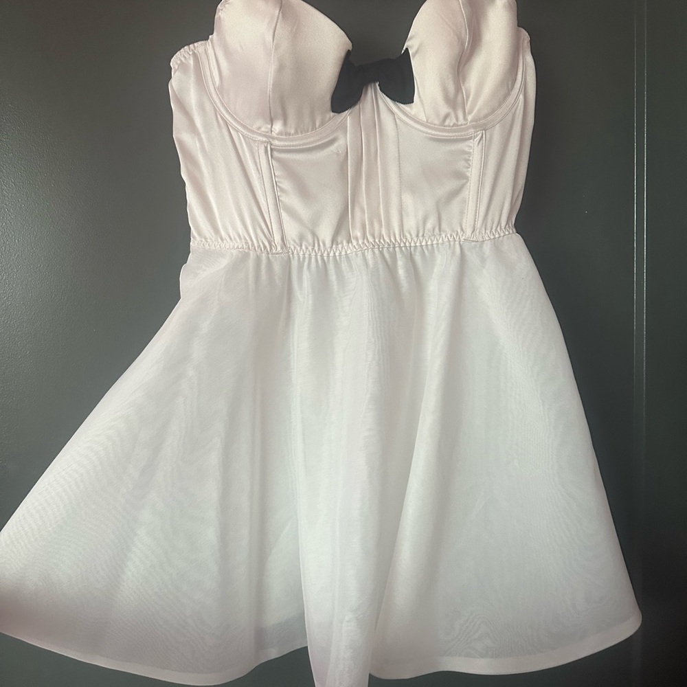 Victoria's Secret Bow-Topped Bustier Slip
Dress Size M